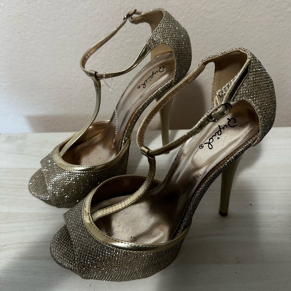 Chic Qupid Gold Heels for Women